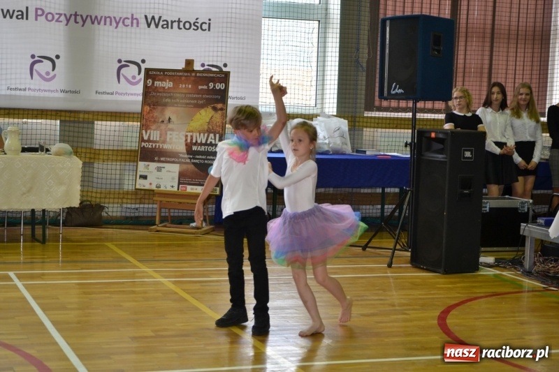 Zdjęcie w galerii na portalu naszraciborz.pl: Festiwal Pozytywnych Wartości w Bieńkowicach  wiadomości z regionu