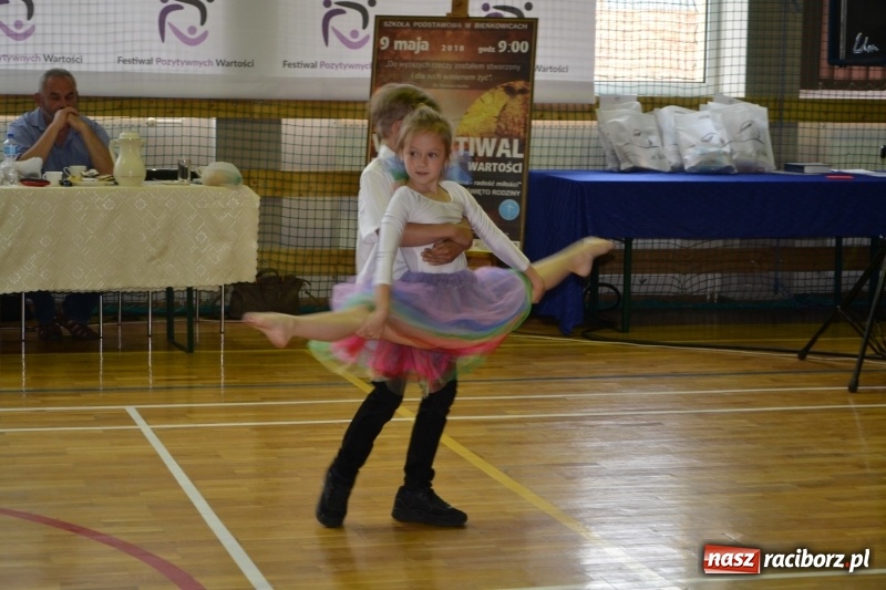 Zdjęcie w galerii na portalu naszraciborz.pl: Festiwal Pozytywnych Wartości w Bieńkowicach  wiadomości z regionu