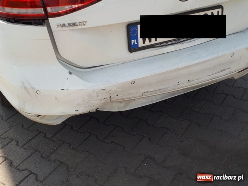 Zdjęcie w galerii na portalu naszraciborz.pl: Kolizja trzech pojazdów na moście. Rybnicka od razu stanęła w korkach wiadomości z regionu