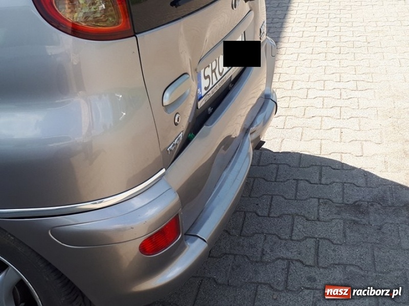 Zdjęcie w galerii na portalu naszraciborz.pl: Kolizja trzech pojazdów na moście. Rybnicka od razu stanęła w korkach wiadomości z regionu