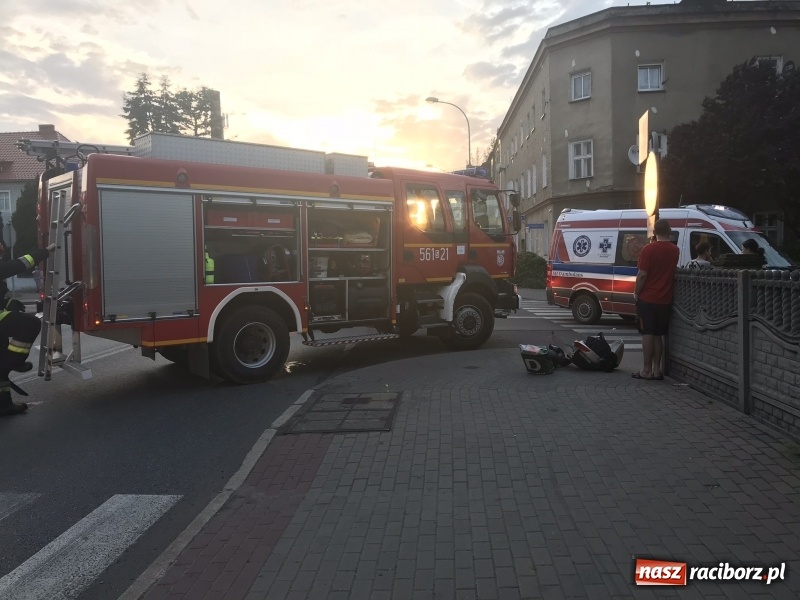 Zdjęcie w galerii na portalu naszraciborz.pl: Zderzenie volkswagena ze skuterem na Głubczyckiej  wiadomości z regionu