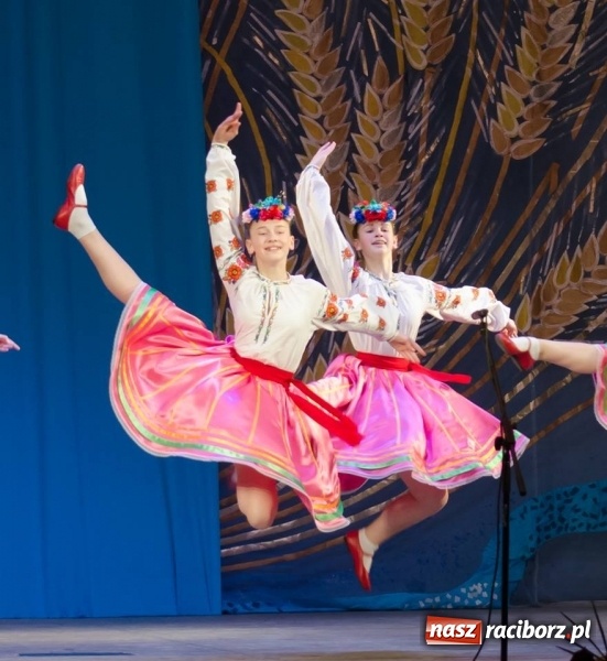 Zdjęcie w galerii na portalu naszraciborz.pl: Tancerze Źródła z wizytą na Ukrainie wiadomości z regionu