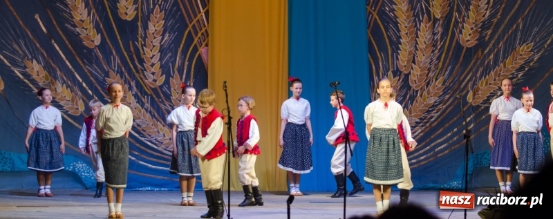 Zdjęcie w galerii na portalu naszraciborz.pl: Tancerze Źródła z wizytą na Ukrainie wiadomości z regionu