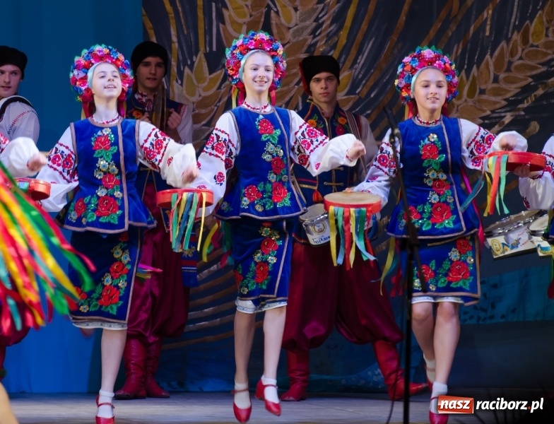 Zdjęcie w galerii na portalu naszraciborz.pl: Tancerze Źródła z wizytą na Ukrainie wiadomości z regionu