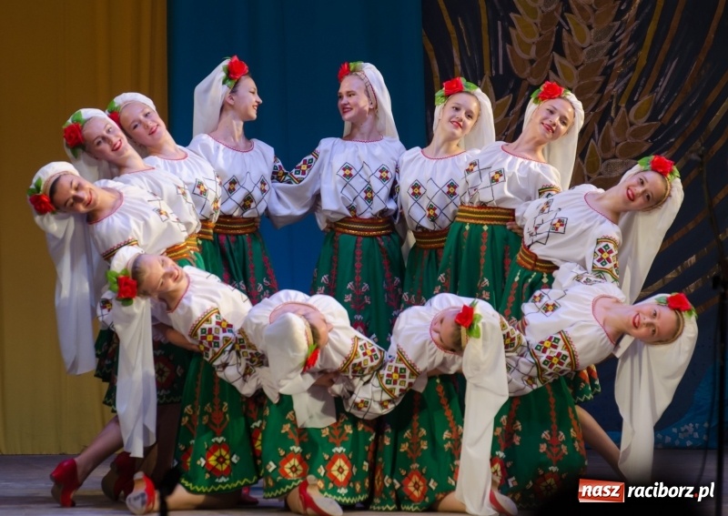 Zdjęcie w galerii na portalu naszraciborz.pl: Tancerze Źródła z wizytą na Ukrainie wiadomości z regionu