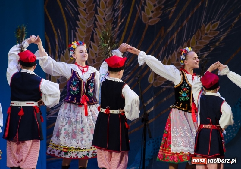 Zdjęcie w galerii na portalu naszraciborz.pl: Tancerze Źródła z wizytą na Ukrainie wiadomości z regionu