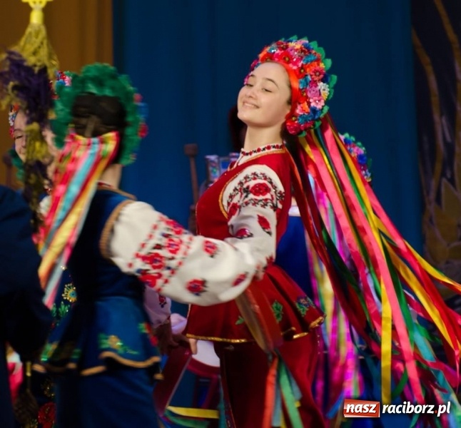 Zdjęcie w galerii na portalu naszraciborz.pl: Tancerze Źródła z wizytą na Ukrainie wiadomości z regionu