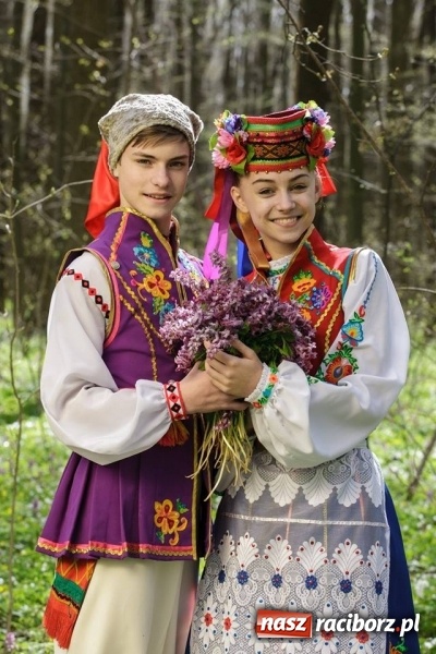 Zdjęcie w galerii na portalu naszraciborz.pl: Tancerze Źródła z wizytą na Ukrainie wiadomości z regionu