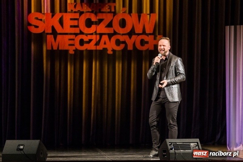 Zdjęcie w galerii na portalu naszraciborz.pl: Kabaret Skeczów Męczących wystąpił na deskach Raciborskiego Centrum Kultury wiadomości z regionu