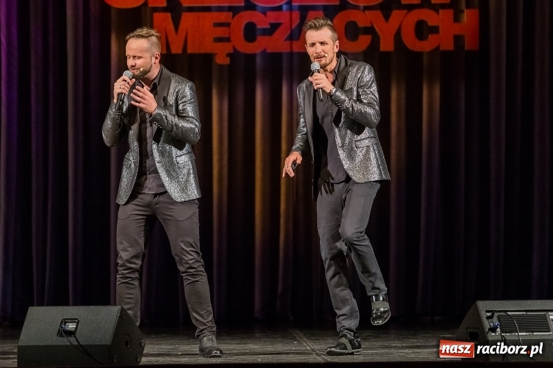 Zdjęcie w galerii na portalu naszraciborz.pl: Kabaret Skeczów Męczących wystąpił na deskach Raciborskiego Centrum Kultury wiadomości z regionu