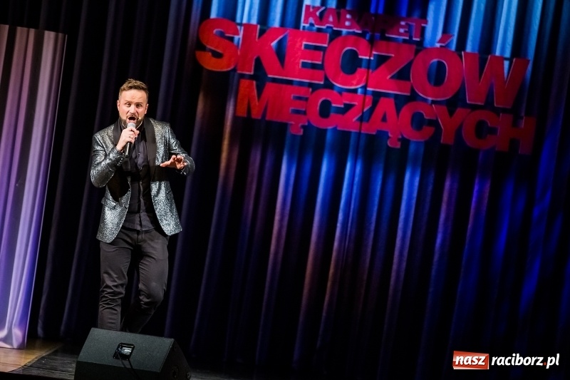 Zdjęcie w galerii na portalu naszraciborz.pl: Kabaret Skeczów Męczących wystąpił na deskach Raciborskiego Centrum Kultury wiadomości z regionu