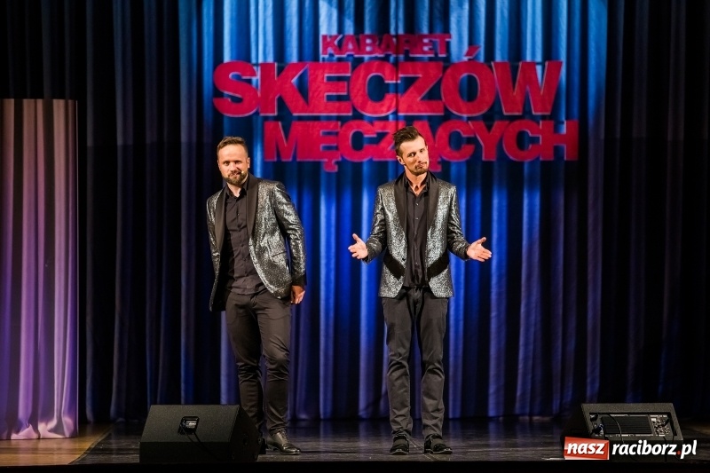 Zdjęcie w galerii na portalu naszraciborz.pl: Kabaret Skeczów Męczących wystąpił na deskach Raciborskiego Centrum Kultury wiadomości z regionu