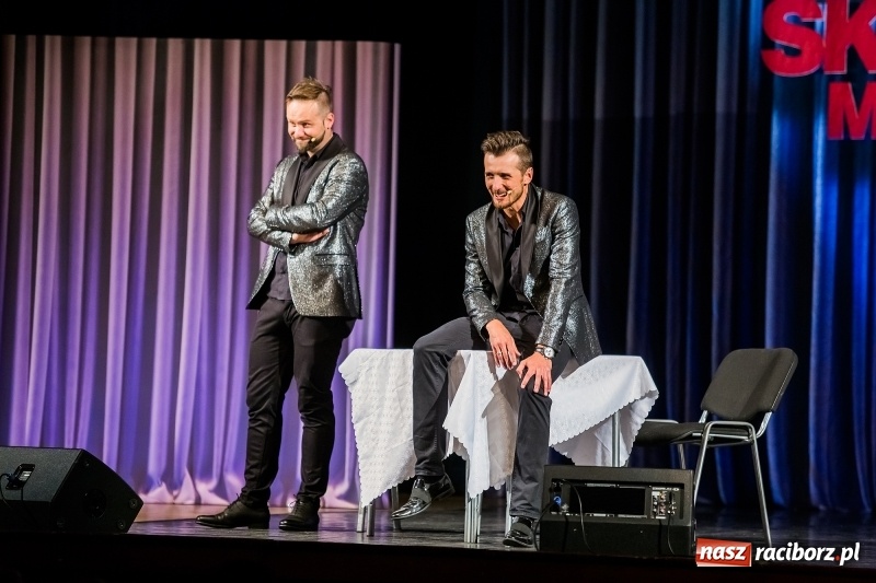 Zdjęcie w galerii na portalu naszraciborz.pl: Kabaret Skeczów Męczących wystąpił na deskach Raciborskiego Centrum Kultury wiadomości z regionu