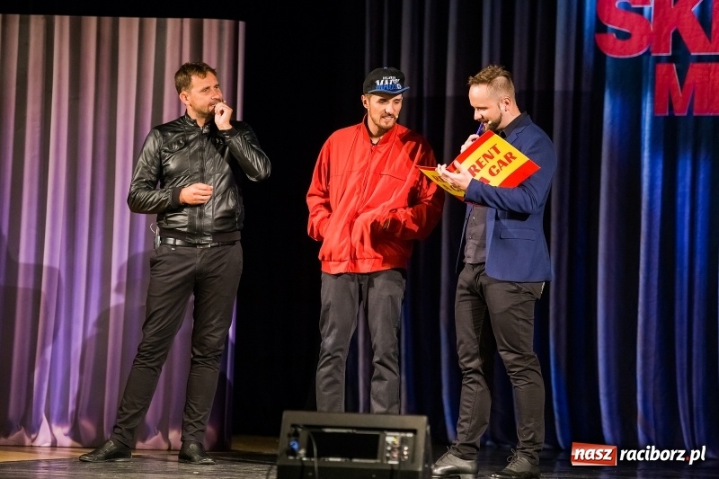 Zdjęcie w galerii na portalu naszraciborz.pl: Kabaret Skeczów Męczących wystąpił na deskach Raciborskiego Centrum Kultury wiadomości z regionu