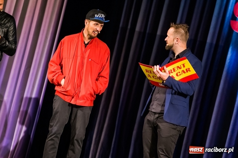 Zdjęcie w galerii na portalu naszraciborz.pl: Kabaret Skeczów Męczących wystąpił na deskach Raciborskiego Centrum Kultury wiadomości z regionu