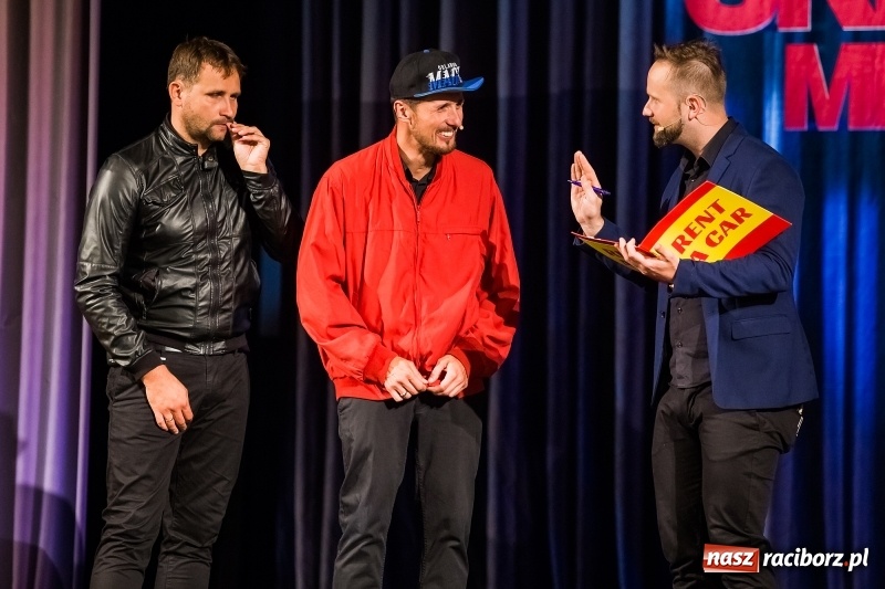 Zdjęcie w galerii na portalu naszraciborz.pl: Kabaret Skeczów Męczących wystąpił na deskach Raciborskiego Centrum Kultury wiadomości z regionu