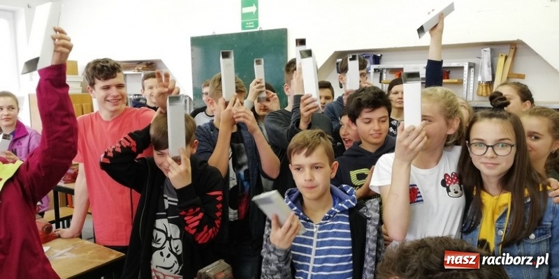 Zdjęcie w galerii na portalu naszraciborz.pl: Wspólna nauka drogą do sukcesu. Uczniowie szkoły na Ostrogu realizowali projekt międzynarodowy wiadomości z regionu