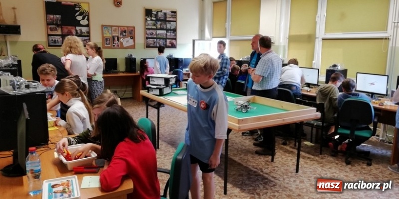 Zdjęcie w galerii na portalu naszraciborz.pl: Wspólna nauka drogą do sukcesu. Uczniowie szkoły na Ostrogu realizowali projekt międzynarodowy wiadomości z regionu