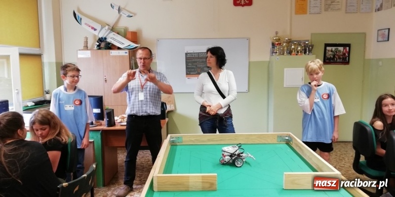 Zdjęcie w galerii na portalu naszraciborz.pl: Wspólna nauka drogą do sukcesu. Uczniowie szkoły na Ostrogu realizowali projekt międzynarodowy wiadomości z regionu