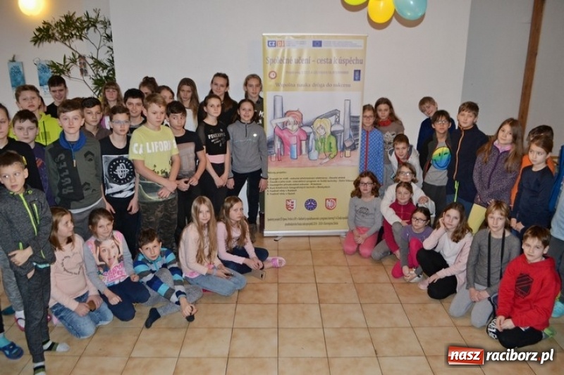 Zdjęcie w galerii na portalu naszraciborz.pl: Wspólna nauka drogą do sukcesu. Uczniowie szkoły na Ostrogu realizowali projekt międzynarodowy wiadomości z regionu