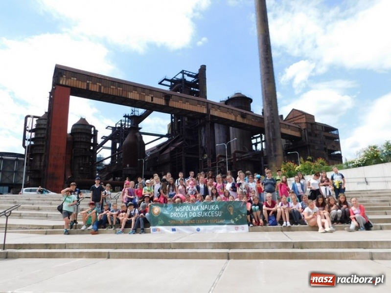 Zdjęcie w galerii na portalu naszraciborz.pl: Wspólna nauka drogą do sukcesu. Uczniowie szkoły na Ostrogu realizowali projekt międzynarodowy wiadomości z regionu