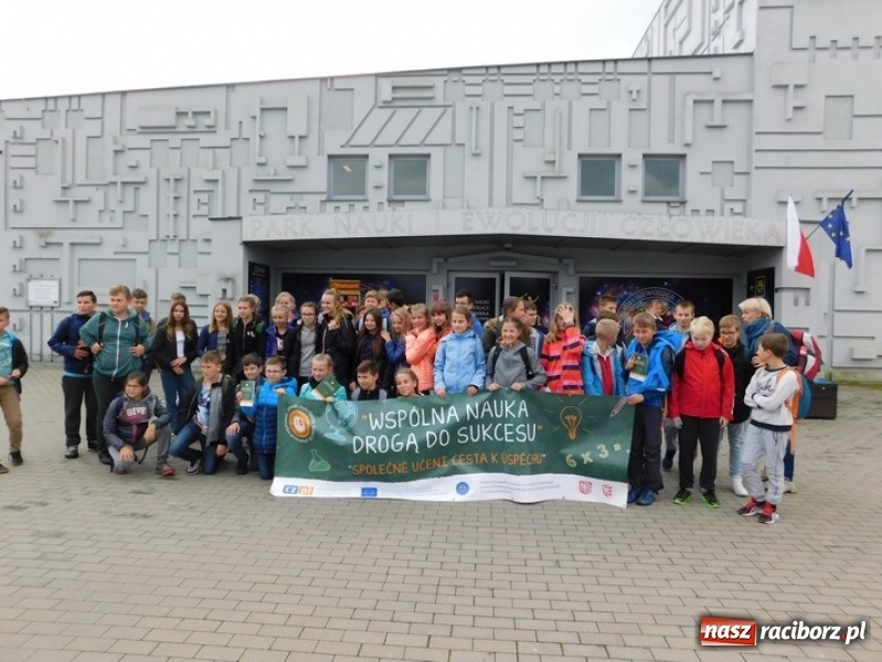 Zdjęcie w galerii na portalu naszraciborz.pl: Wspólna nauka drogą do sukcesu. Uczniowie szkoły na Ostrogu realizowali projekt międzynarodowy wiadomości z regionu