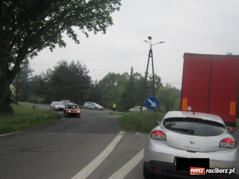 Zdjęcie w galerii na portalu naszraciborz.pl: Kierowca porsche, które przeleciało przez barierki w Rudach, miał 3 promile alkoholu! wiadomości z regionu