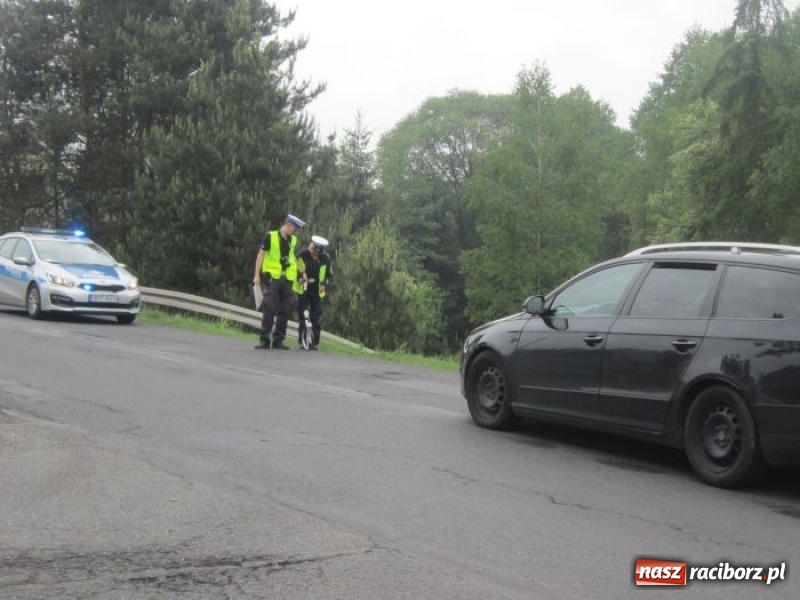 Zdjęcie w galerii na portalu naszraciborz.pl: Kierowca porsche, które przeleciało przez barierki w Rudach, miał 3 promile alkoholu! wiadomości z regionu