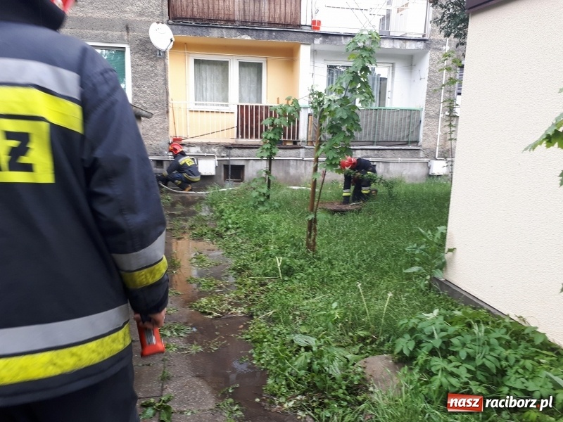 Zdjęcie w galerii na portalu naszraciborz.pl: Nawałnica nad Raciborzem. Błoto na drogach i zalane piwnice wiadomości z regionu