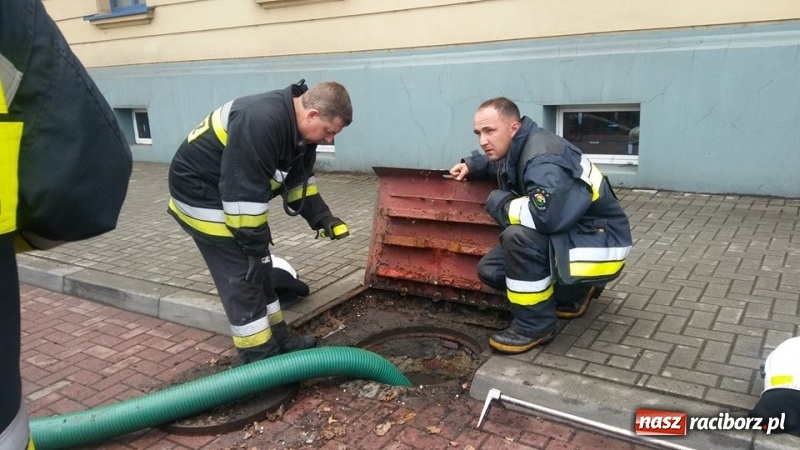 Zdjęcie w galerii na portalu naszraciborz.pl: Nawałnica nad Raciborzem. Błoto na drogach i zalane piwnice wiadomości z regionu