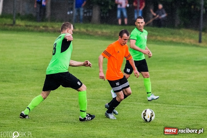 Zdjęcie w galerii na portalu naszraciborz.pl: A klasa: Piękny gol Mateusza Janika to za mało. Studzienna znów gorsza od Kornowaca wiadomości z regionu