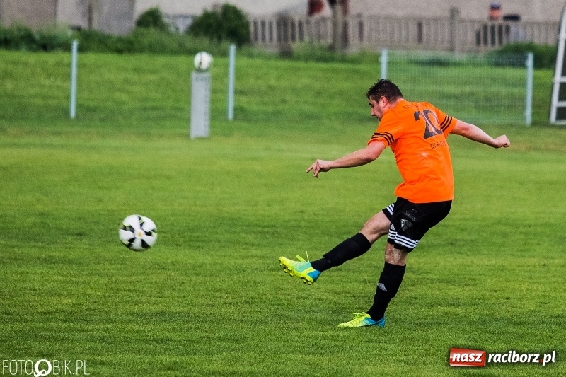 Zdjęcie w galerii na portalu naszraciborz.pl: A klasa: Piękny gol Mateusza Janika to za mało. Studzienna znów gorsza od Kornowaca wiadomości z regionu