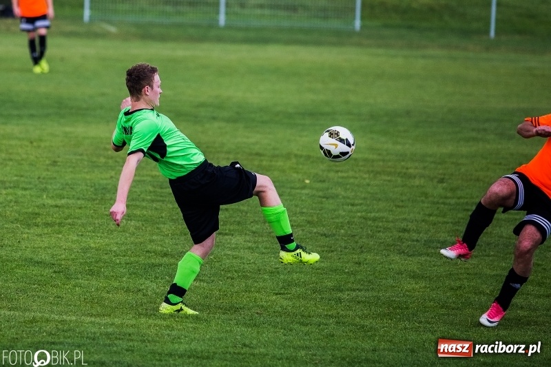 Zdjęcie w galerii na portalu naszraciborz.pl: A klasa: Piękny gol Mateusza Janika to za mało. Studzienna znów gorsza od Kornowaca wiadomości z regionu