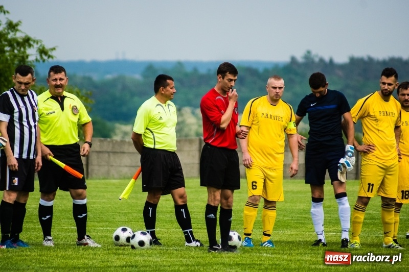 Zdjęcie w galerii na portalu naszraciborz.pl: Pięciopak w Nowej Wsi. Czarni na kolanach wiadomości z regionu