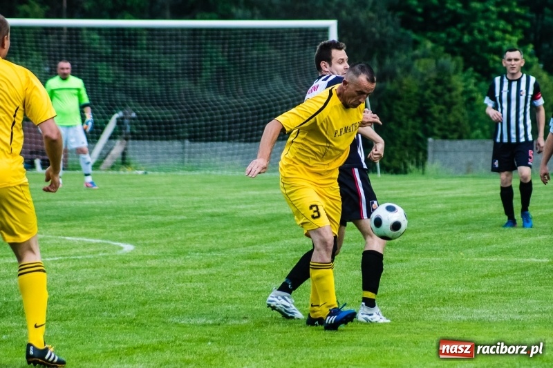 Zdjęcie w galerii na portalu naszraciborz.pl: Pięciopak w Nowej Wsi. Czarni na kolanach wiadomości z regionu