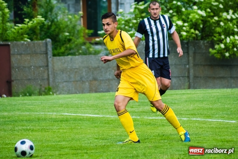 Zdjęcie w galerii na portalu naszraciborz.pl: Pięciopak w Nowej Wsi. Czarni na kolanach wiadomości z regionu