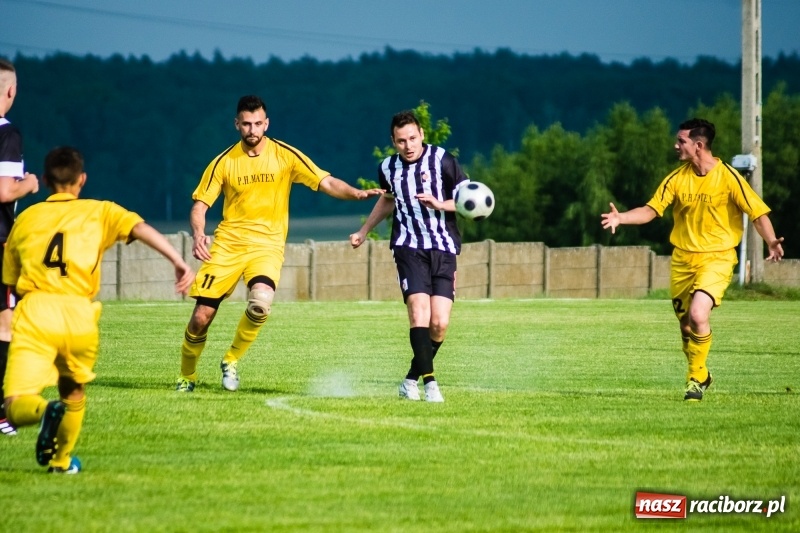 Zdjęcie w galerii na portalu naszraciborz.pl: Pięciopak w Nowej Wsi. Czarni na kolanach wiadomości z regionu