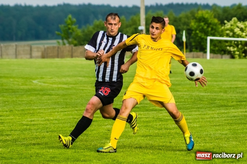 Zdjęcie w galerii na portalu naszraciborz.pl: Pięciopak w Nowej Wsi. Czarni na kolanach wiadomości z regionu