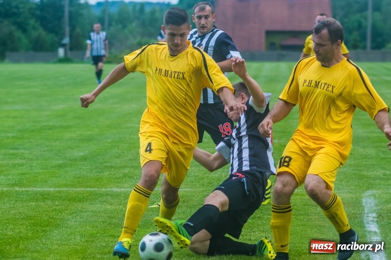 Zdjęcie w galerii na portalu naszraciborz.pl: Pięciopak w Nowej Wsi. Czarni na kolanach wiadomości z regionu