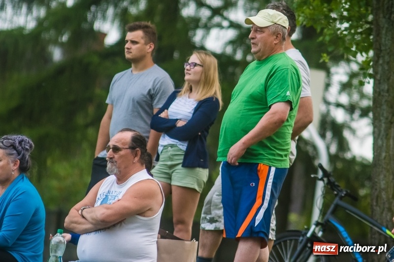 Zdjęcie w galerii na portalu naszraciborz.pl: Pięciopak w Nowej Wsi. Czarni na kolanach wiadomości z regionu