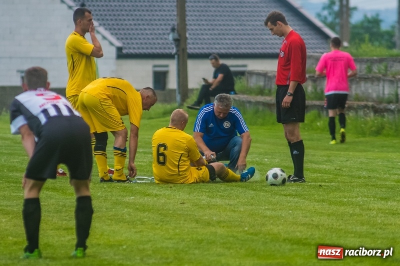 Zdjęcie w galerii na portalu naszraciborz.pl: Pięciopak w Nowej Wsi. Czarni na kolanach wiadomości z regionu