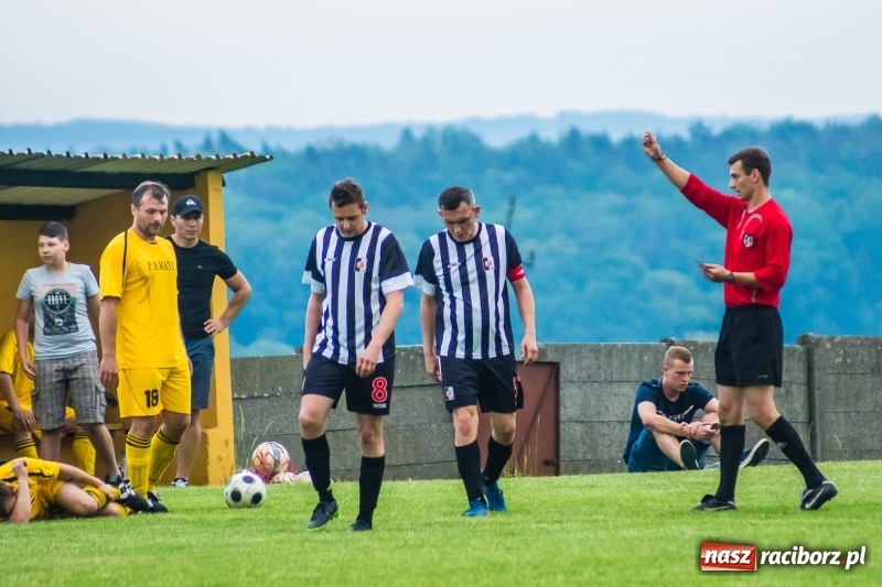 Zdjęcie w galerii na portalu naszraciborz.pl: Pięciopak w Nowej Wsi. Czarni na kolanach wiadomości z regionu