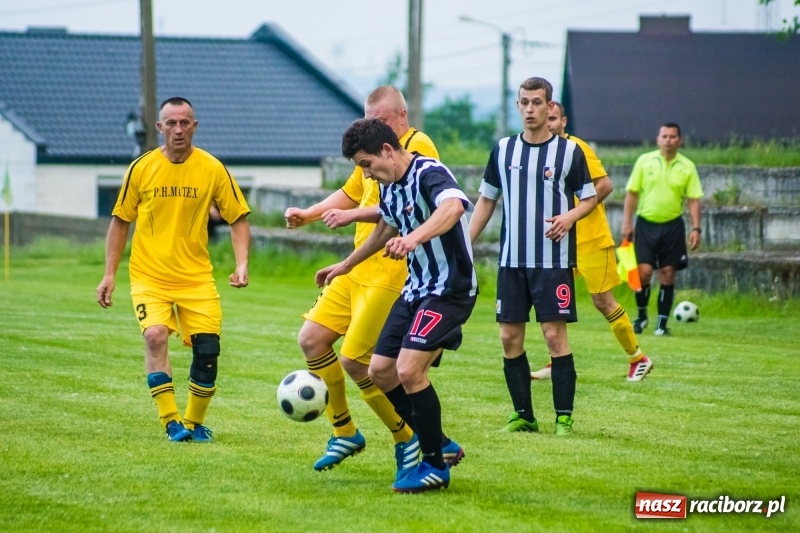 Zdjęcie w galerii na portalu naszraciborz.pl: Pięciopak w Nowej Wsi. Czarni na kolanach wiadomości z regionu