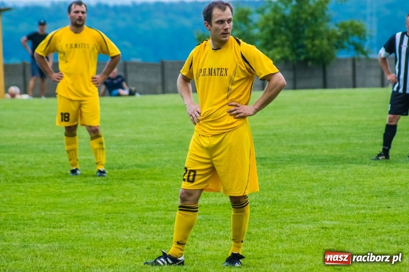 Zdjęcie w galerii na portalu naszraciborz.pl: Pięciopak w Nowej Wsi. Czarni na kolanach wiadomości z regionu