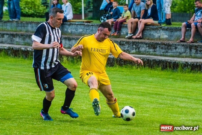 Zdjęcie w galerii na portalu naszraciborz.pl: Pięciopak w Nowej Wsi. Czarni na kolanach wiadomości z regionu