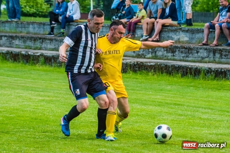 Zdjęcie w galerii na portalu naszraciborz.pl: Pięciopak w Nowej Wsi. Czarni na kolanach wiadomości z regionu