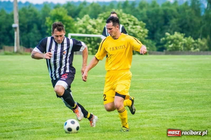 Zdjęcie w galerii na portalu naszraciborz.pl: Pięciopak w Nowej Wsi. Czarni na kolanach wiadomości z regionu