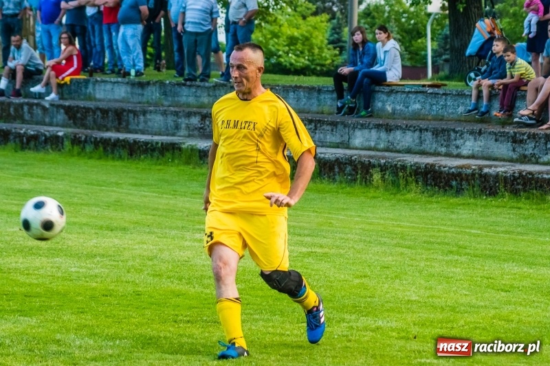 Zdjęcie w galerii na portalu naszraciborz.pl: Pięciopak w Nowej Wsi. Czarni na kolanach wiadomości z regionu