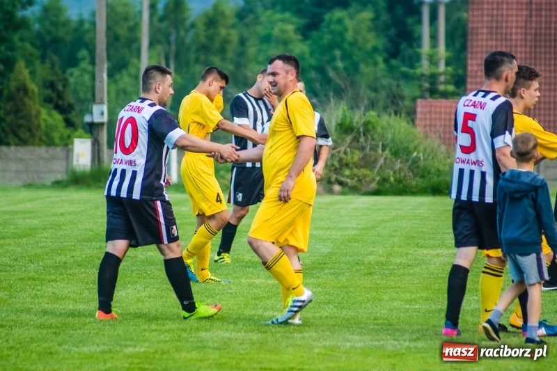 Zdjęcie w galerii na portalu naszraciborz.pl: Pięciopak w Nowej Wsi. Czarni na kolanach wiadomości z regionu