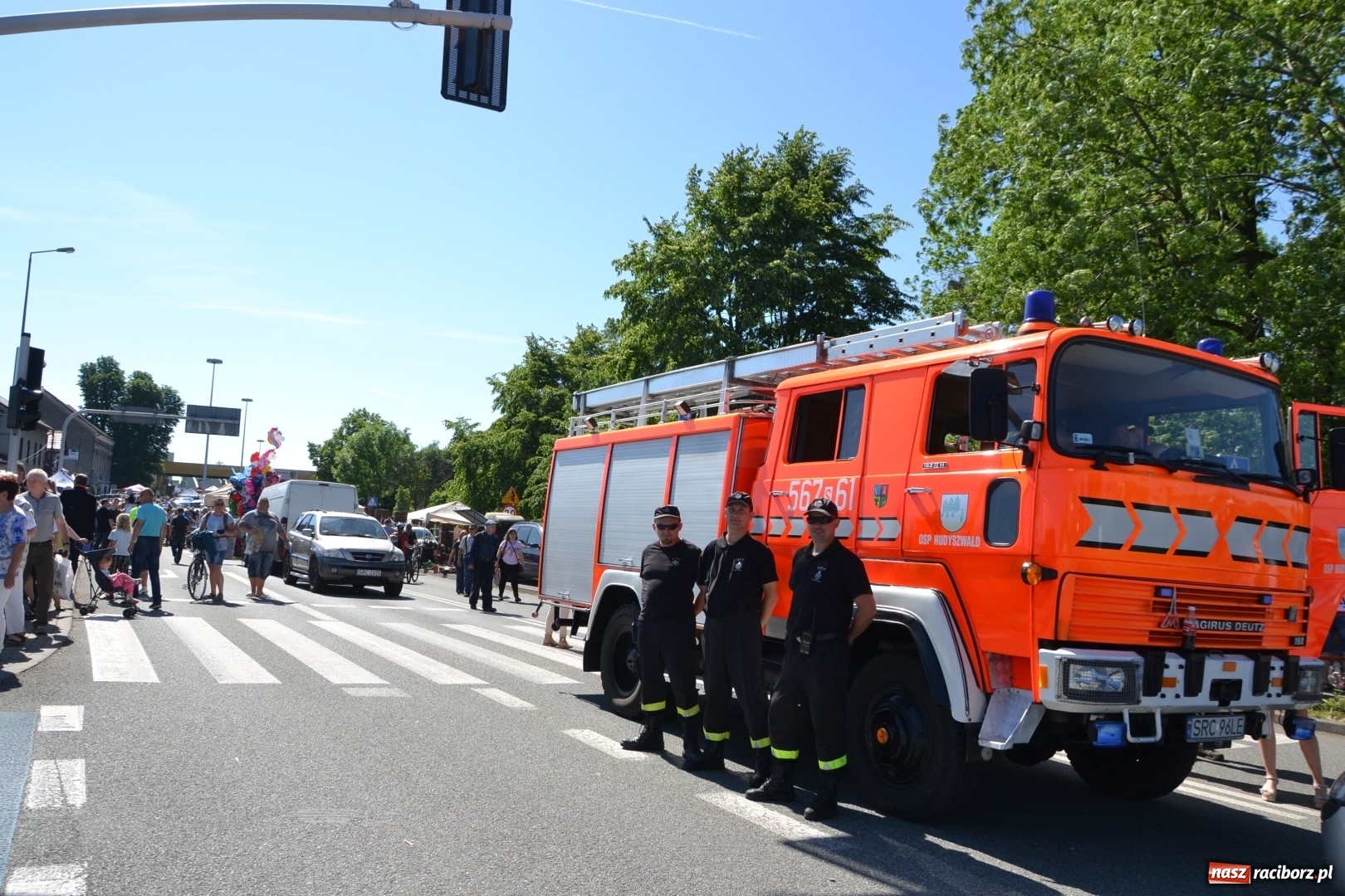 Zdjęcie w galerii na portalu naszraciborz.pl: Jarmark na granicy - dużo sprzedających, dużo kupujących wiadomości z regionu